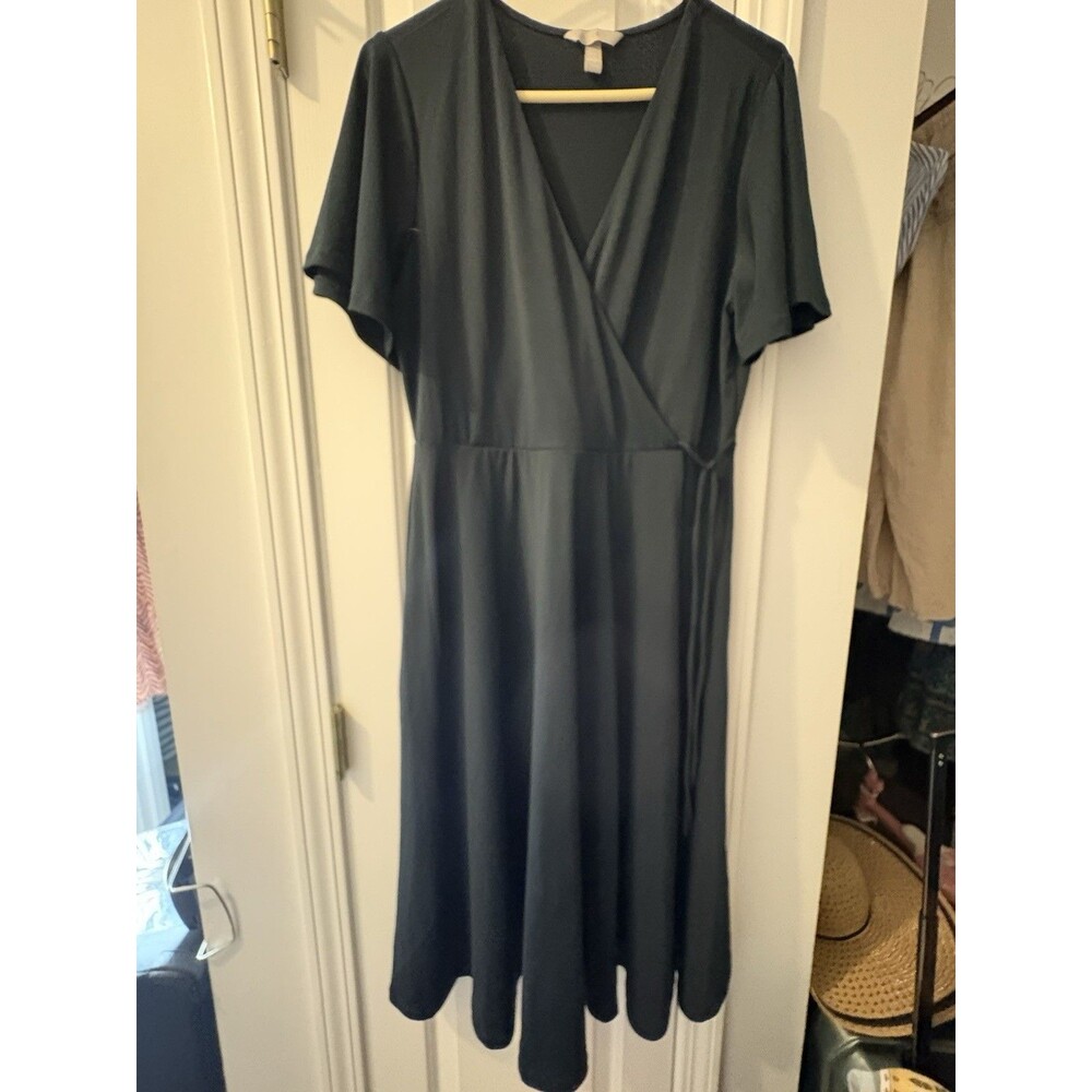 Women’s navy Wrap Around Dress Size large Short Sleeved V-neck